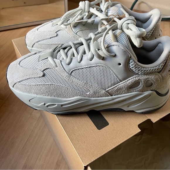 Yeezy Boost 700 “salt” NWT - Picture 11 of 15